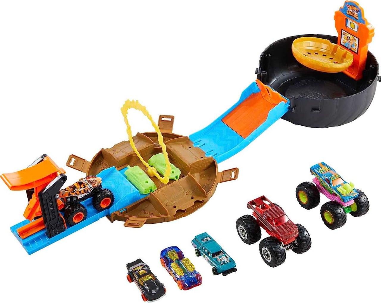 Игровой набор Hot Wheels Monster Trucks Stunt Tire с 3 игрушечными грузовиками-монстрами и 3 игрушечными машинками Hot Wheels в масштабе 1:64