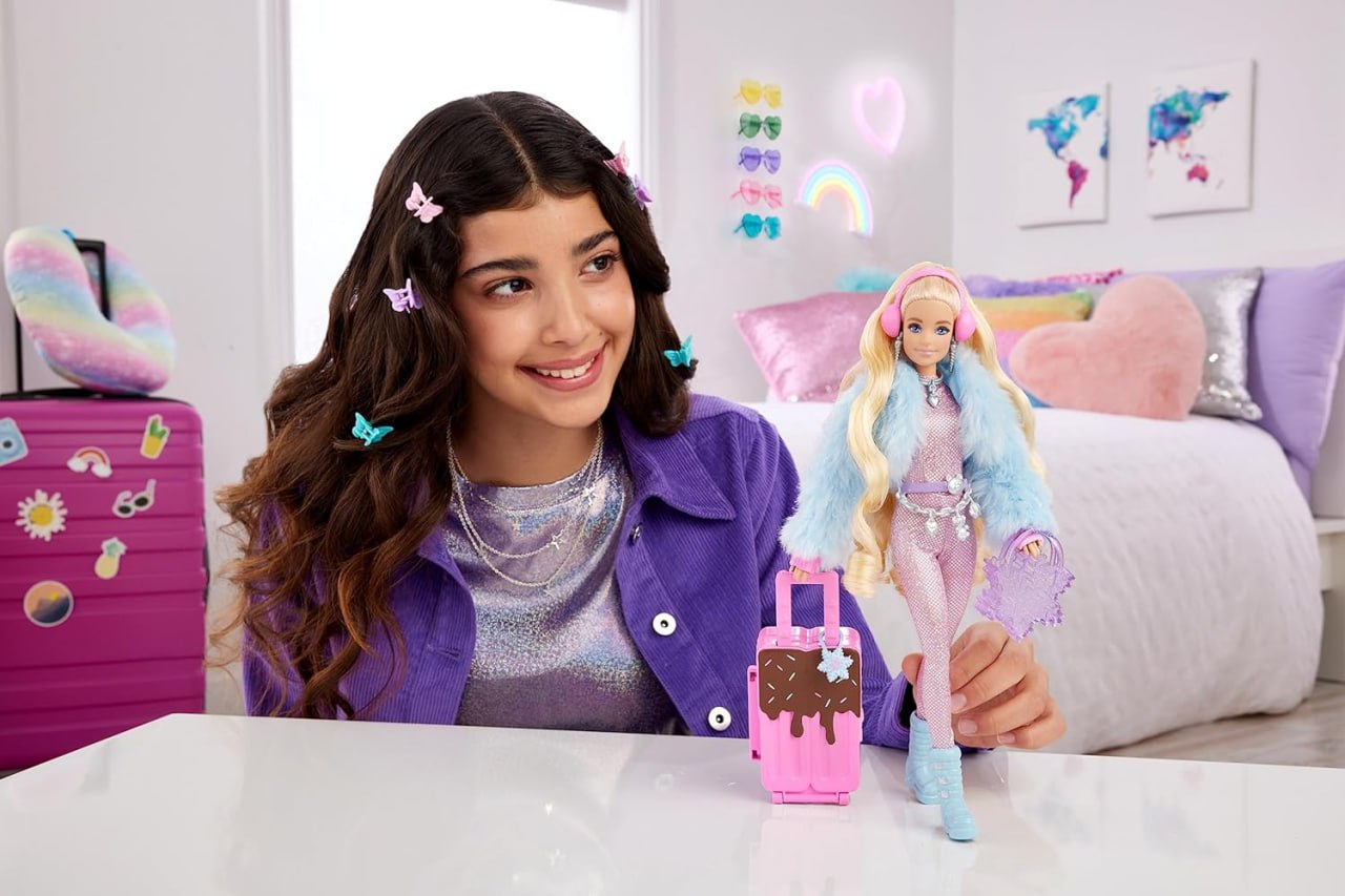 Кукла Барби "Снежное путешествие" Barbie Extra Fly Snow-Themed Travel