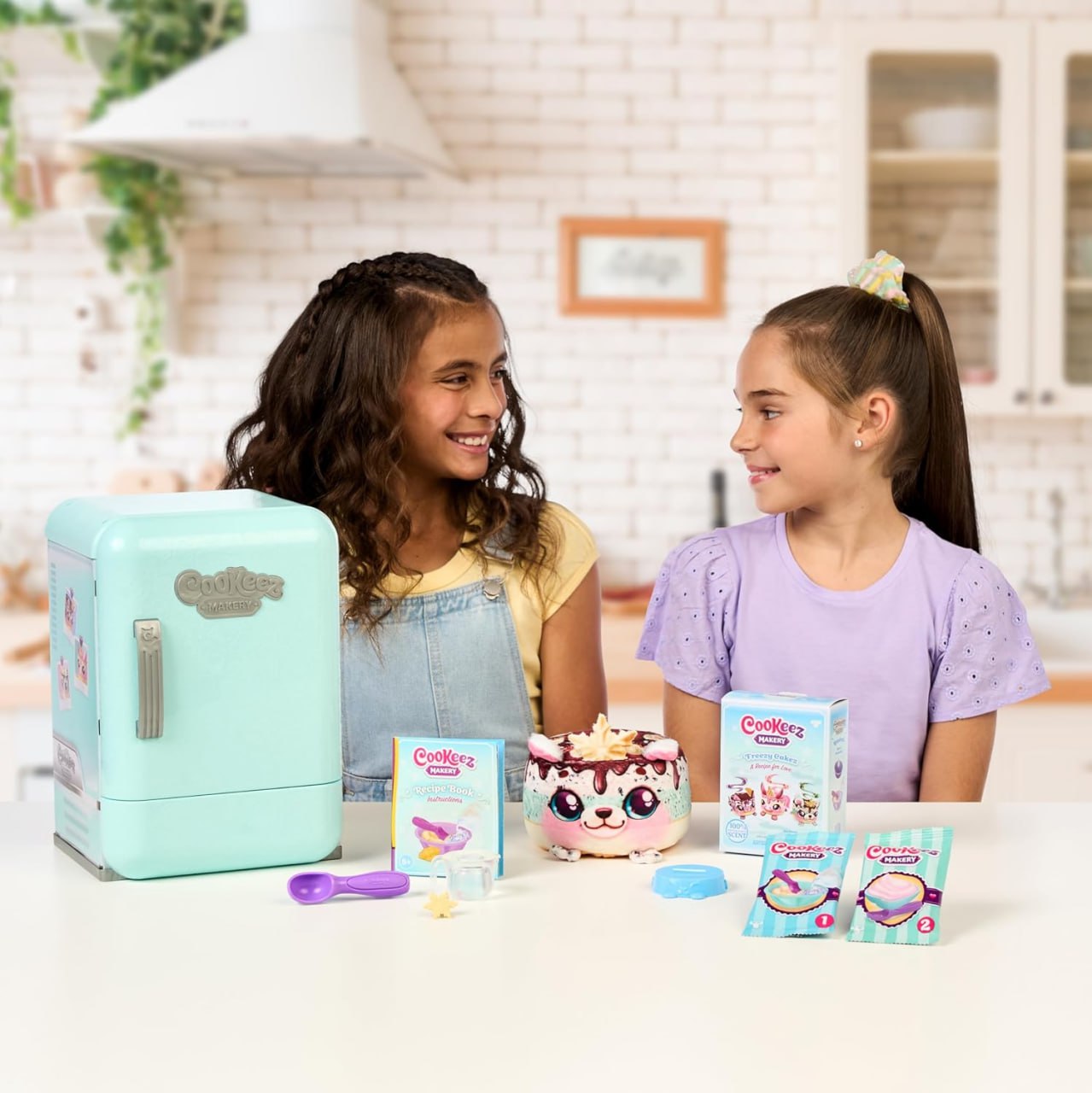Игровой набор Мини-холодильник Cookeez Makery с мягкой игрушкой и аксессуарами для игры